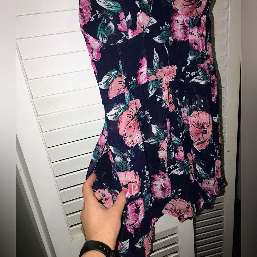 Floral target romper - Picture 9 of 10